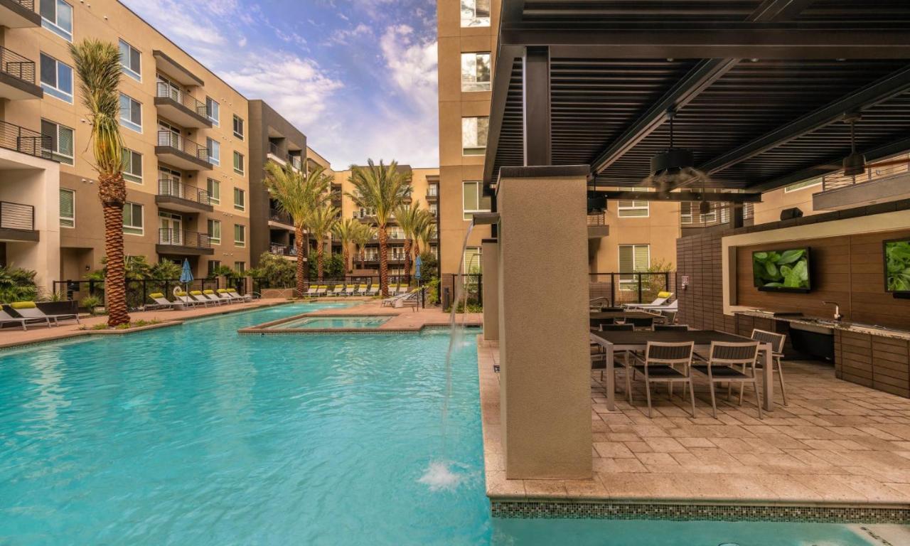 Апартаменты Frontdesk Old Town Apts Скоттсдейл Экстерьер фото